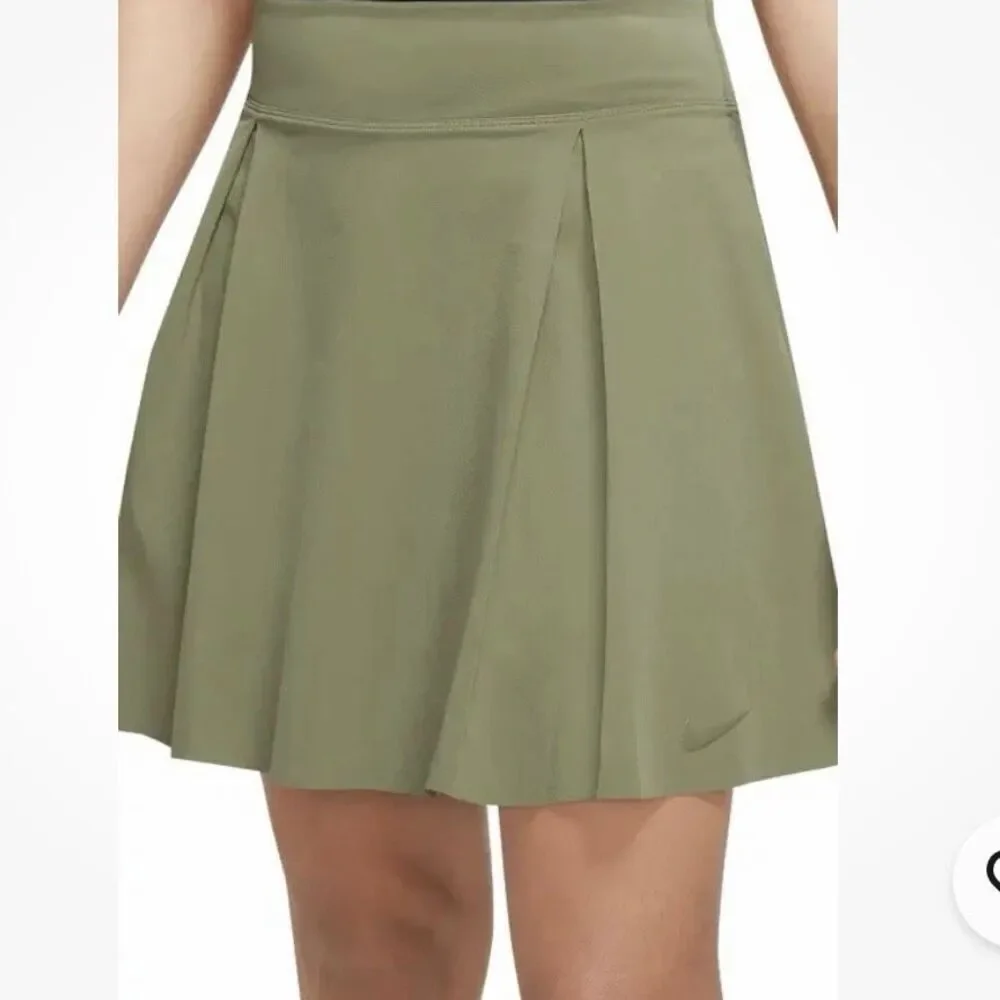 NWT Nike olive Green Tennis Skirt with Shorts Under that have Pockets. Size XL (